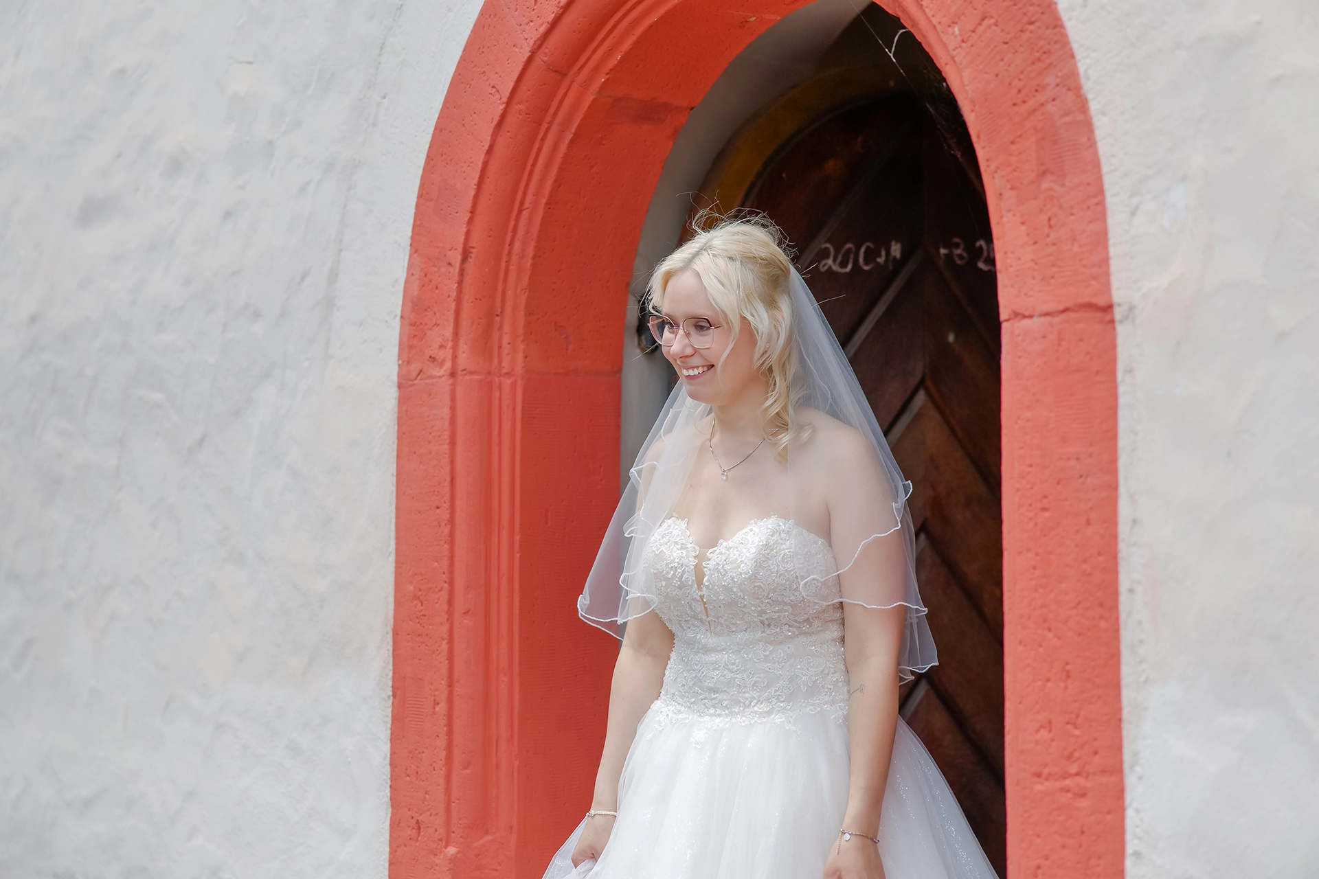 Denise & Kevin – Braut am Torbogen