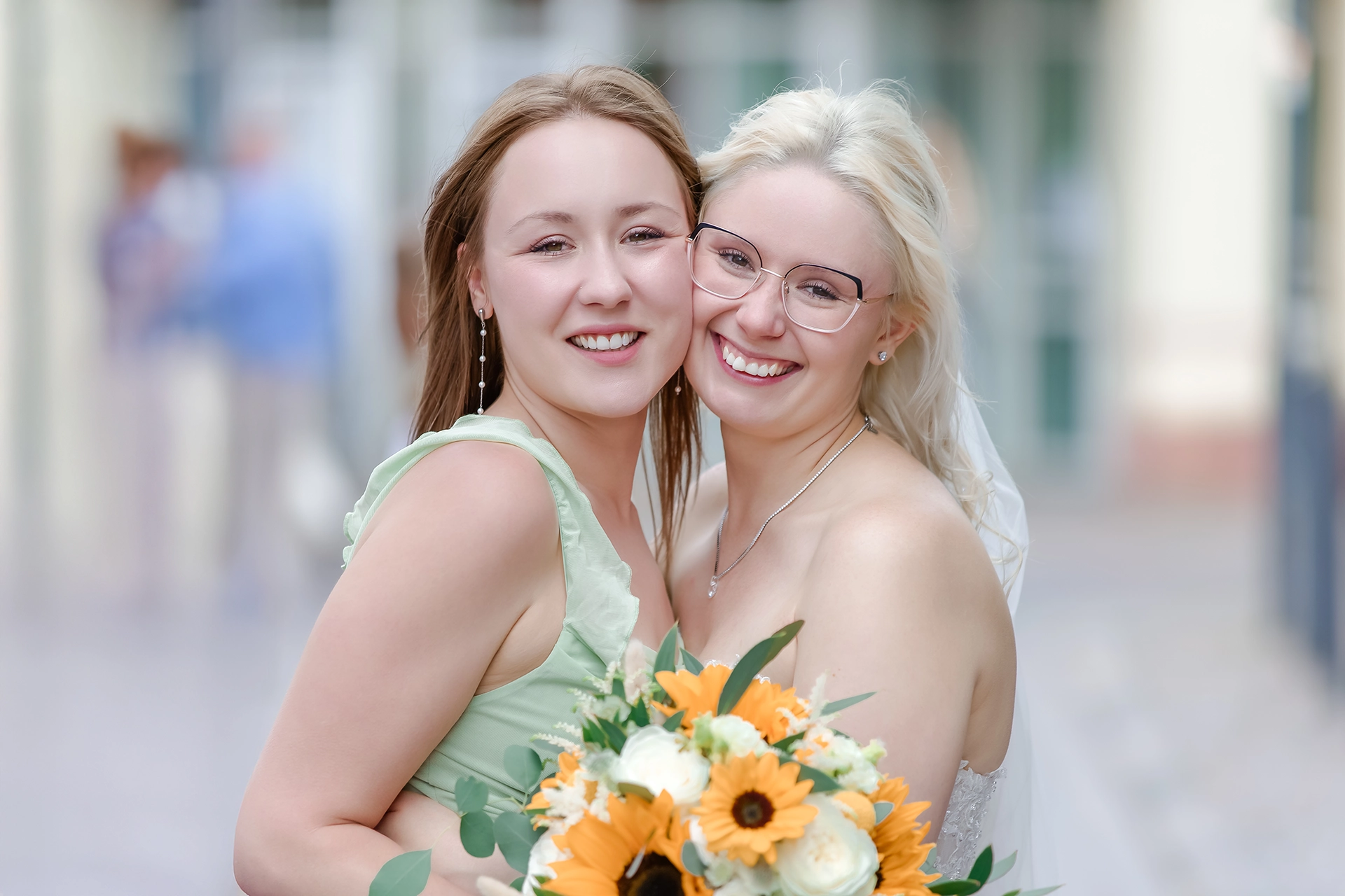 Denise & Kevin – Portrait im Grün